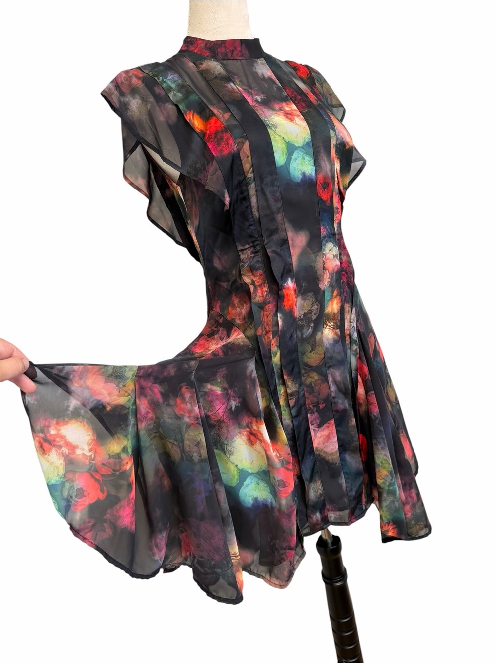 AllSaints Fleur Bianca Flutter Sleeve Pleated Dress in Multicolor Floral Print - Picture 8 of 11